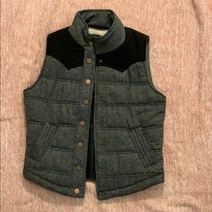Black/gray vest